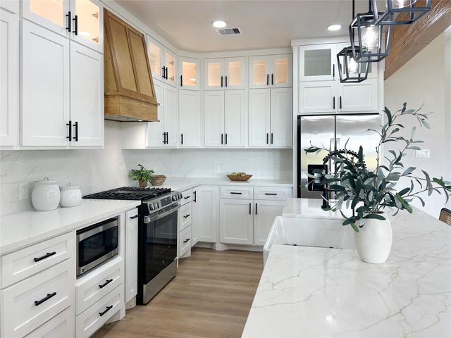 619 Chuckwagon Trail, Angleton, TX 77515