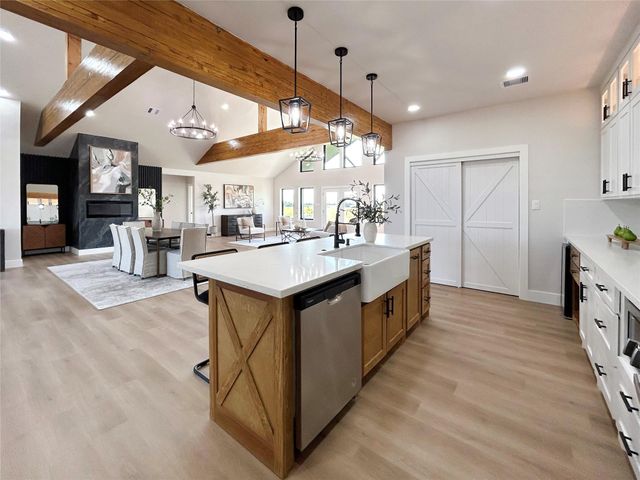 619 Chuckwagon Trail, Angleton, TX 77515