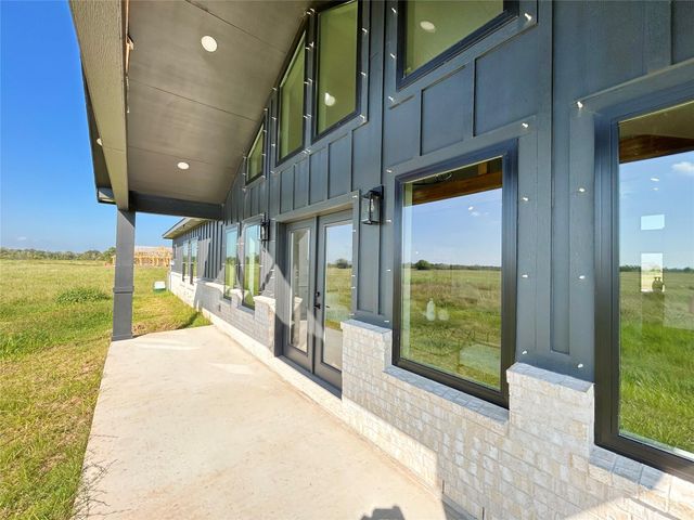 619 Chuckwagon Trail, Angleton, TX 77515