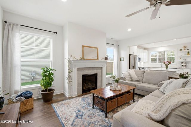 9202 Fox Chase Rd, Louisville, KY 40228