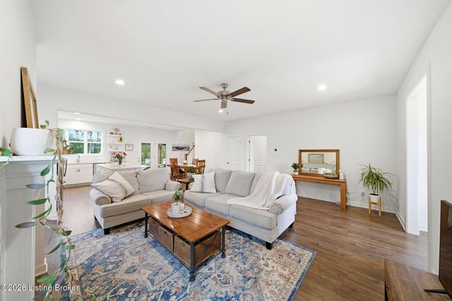 9202 Fox Chase Rd, Louisville, KY 40228