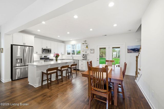 9202 Fox Chase Rd, Louisville, KY 40228