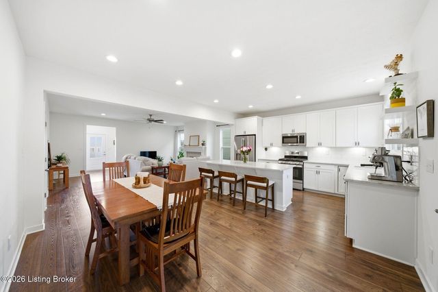 9202 Fox Chase Rd, Louisville, KY 40228