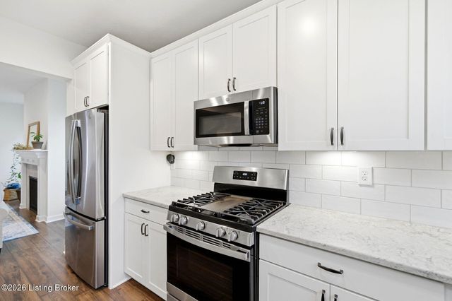 9202 Fox Chase Rd, Louisville, KY 40228