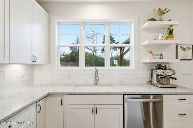 9202 Fox Chase Rd, Louisville, KY 40228