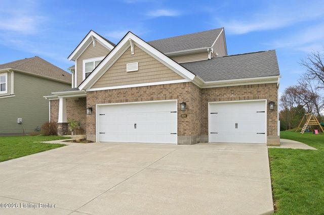 9202 Fox Chase Rd, Louisville, KY 40228