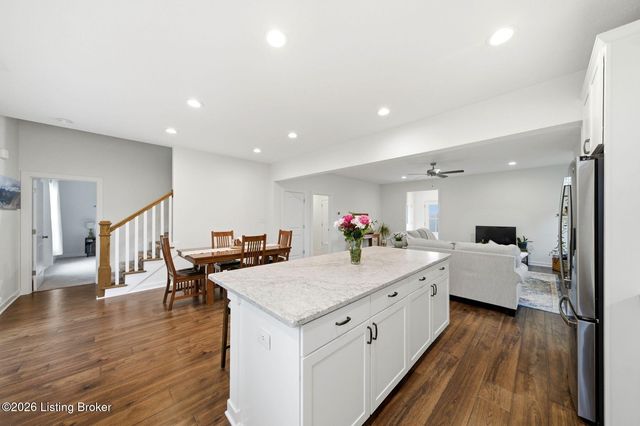 9202 Fox Chase Rd, Louisville, KY 40228