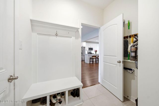 9202 Fox Chase Rd, Louisville, KY 40228