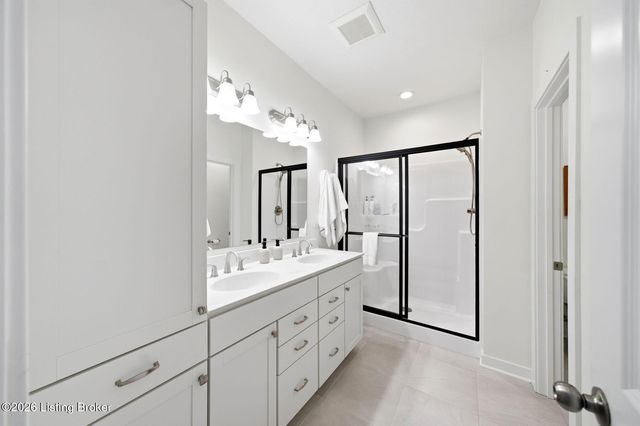 9202 Fox Chase Rd, Louisville, KY 40228