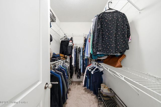 9202 Fox Chase Rd, Louisville, KY 40228