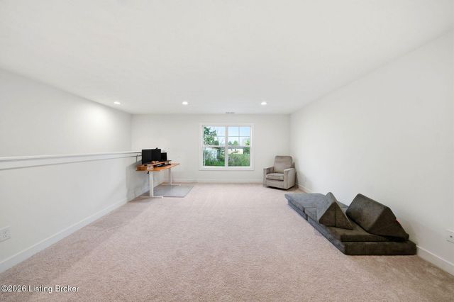 9202 Fox Chase Rd, Louisville, KY 40228