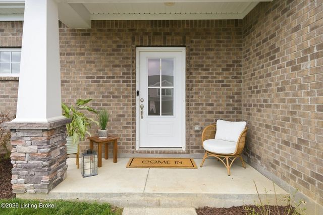 9202 Fox Chase Rd, Louisville, KY 40228