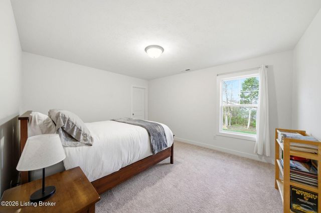 9202 Fox Chase Rd, Louisville, KY 40228