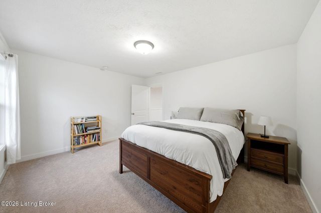 9202 Fox Chase Rd, Louisville, KY 40228