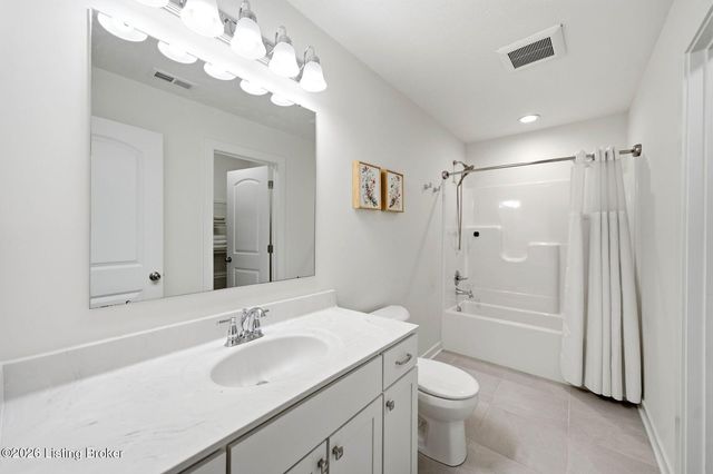 9202 Fox Chase Rd, Louisville, KY 40228