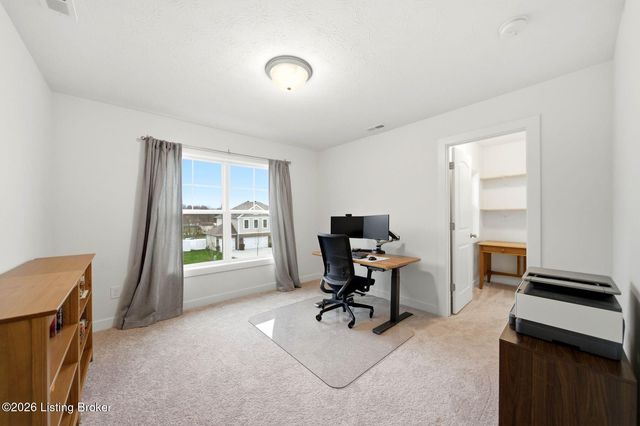 9202 Fox Chase Rd, Louisville, KY 40228