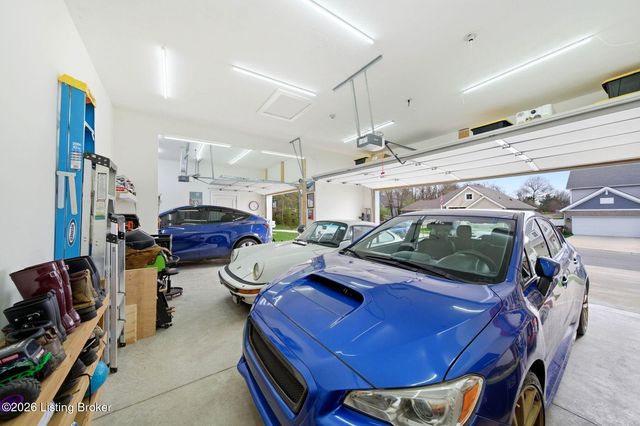 9202 Fox Chase Rd, Louisville, KY 40228