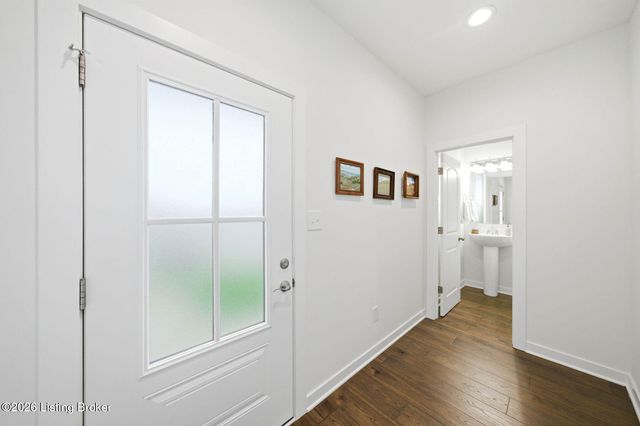 9202 Fox Chase Rd, Louisville, KY 40228