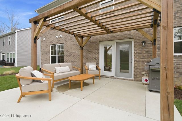 9202 Fox Chase Rd, Louisville, KY 40228