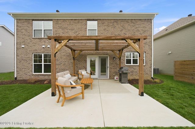 9202 Fox Chase Rd, Louisville, KY 40228