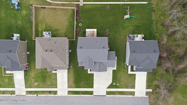 9202 Fox Chase Rd, Louisville, KY 40228