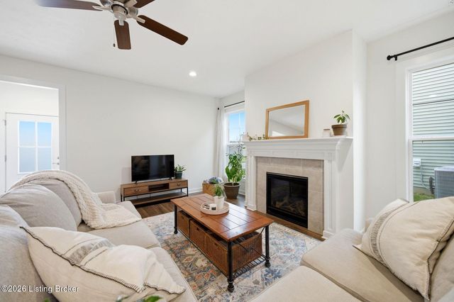 9202 Fox Chase Rd, Louisville, KY 40228