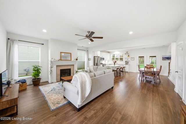 9202 Fox Chase Rd, Louisville, KY 40228