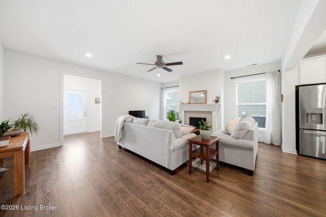 9202 Fox Chase Rd, Louisville, KY 40228