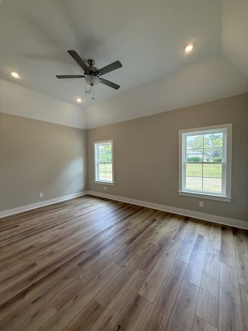 216 Spring House Dr, Manchester, TN 37355