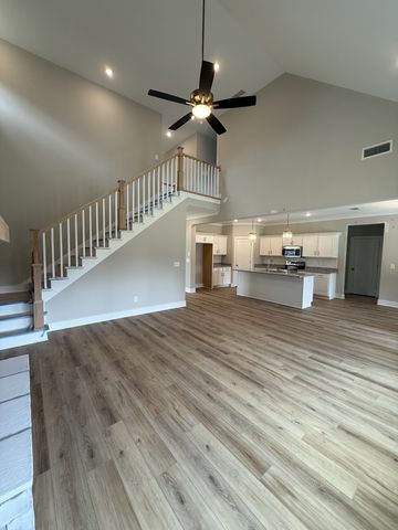 216 Spring House Dr, Manchester, TN 37355