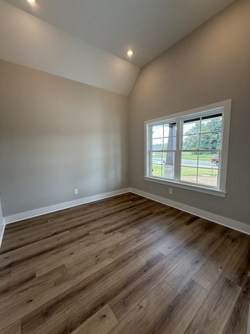 216 Spring House Dr, Manchester, TN 37355