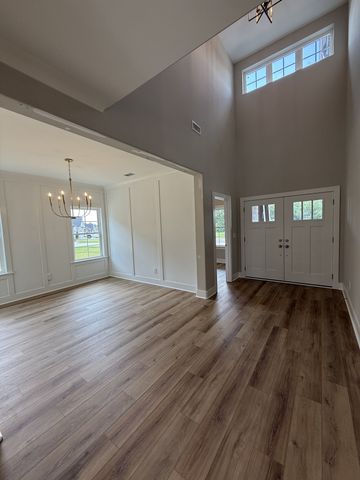 216 Spring House Dr, Manchester, TN 37355