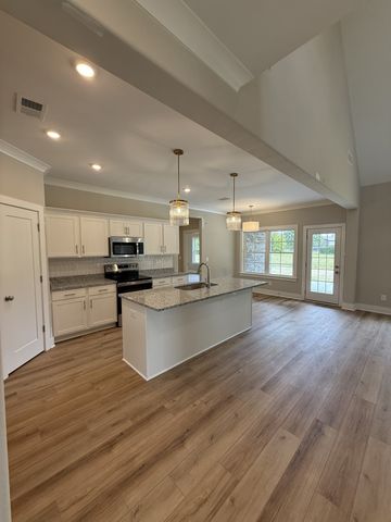 216 Spring House Dr, Manchester, TN 37355