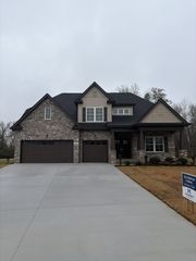 216 Spring House Dr, Manchester, TN 37355