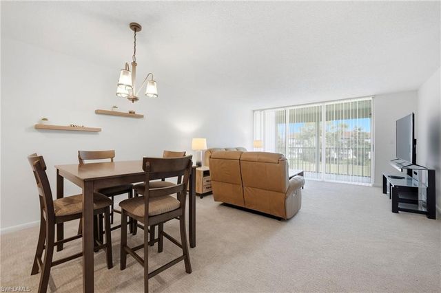 1057 Forest Lakes DR 307, Naples, FL 34105