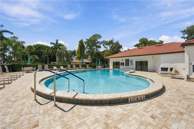 1057 Forest Lakes DR 307, Naples, FL 34105