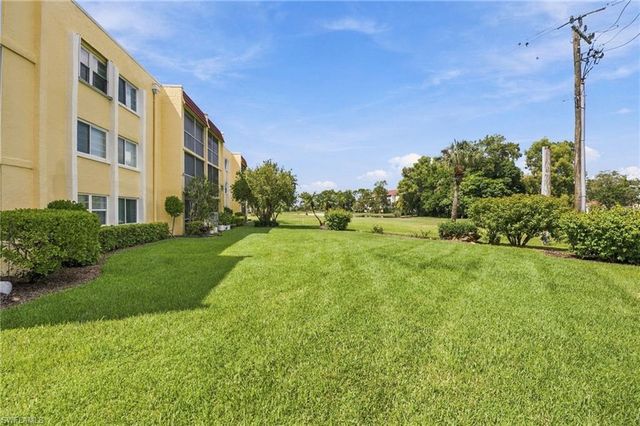 1057 Forest Lakes DR 307, Naples, FL 34105
