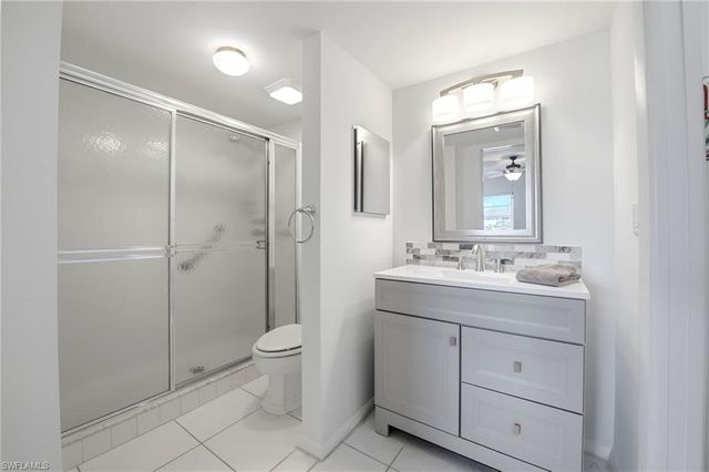 1057 Forest Lakes DR 307, Naples, FL 34105