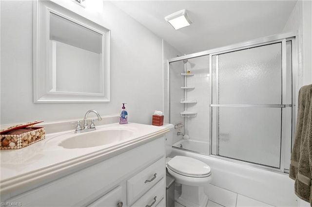 1057 Forest Lakes DR 307, Naples, FL 34105