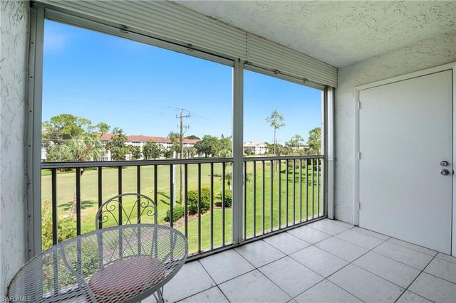 1057 Forest Lakes DR 307, Naples, FL 34105