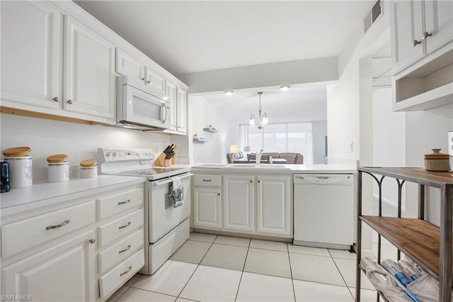 1057 Forest Lakes DR 307, Naples, FL 34105