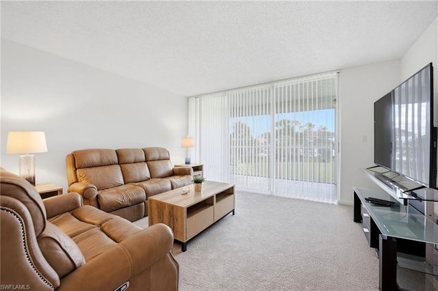 1057 Forest Lakes DR 307, Naples, FL 34105