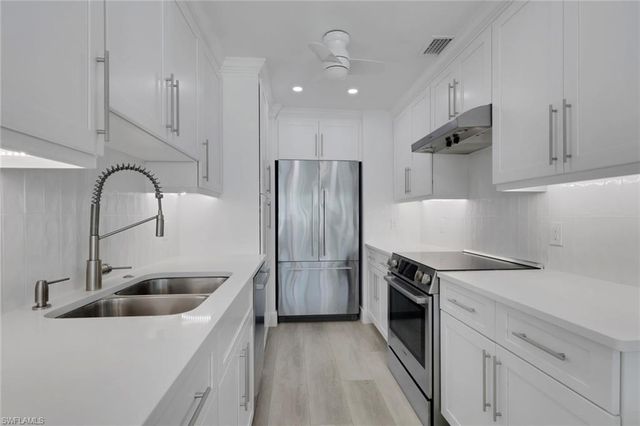 2100 Gulf Shore BLVD N # 113, Naples, FL 34102