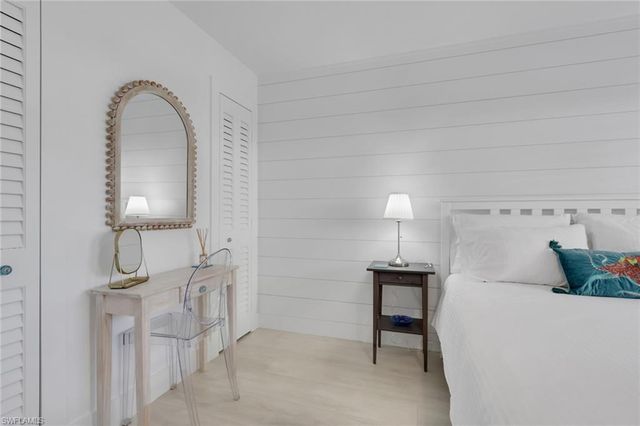 2100 Gulf Shore BLVD N # 113, Naples, FL 34102