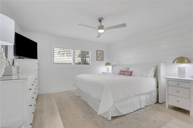 2100 Gulf Shore BLVD N # 113, Naples, FL 34102