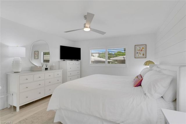 2100 Gulf Shore BLVD N # 113, Naples, FL 34102