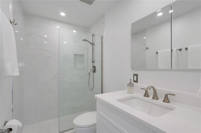 2100 Gulf Shore BLVD N # 113, Naples, FL 34102