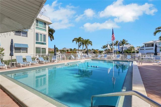 2100 Gulf Shore BLVD N # 113, Naples, FL 34102