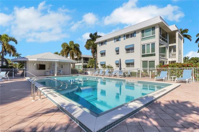 2100 Gulf Shore BLVD N # 113, Naples, FL 34102