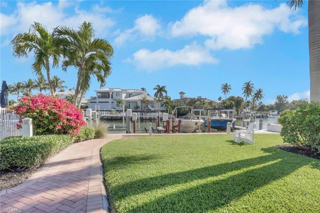 2100 Gulf Shore BLVD N # 113, Naples, FL 34102